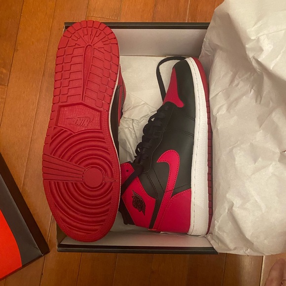New In Box Nike Air Jordan 1 Retro High OG BG Black/Varsity Red-White size 7 - Picture 2 of 7